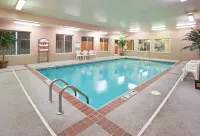 Holiday Inn Express & Suites Cincinnati-Blue Ash
