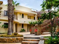Castillo Blarney Inn Hotels near Medano Beach
