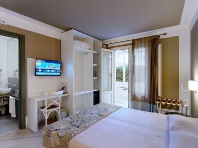 Aegusa Hotel