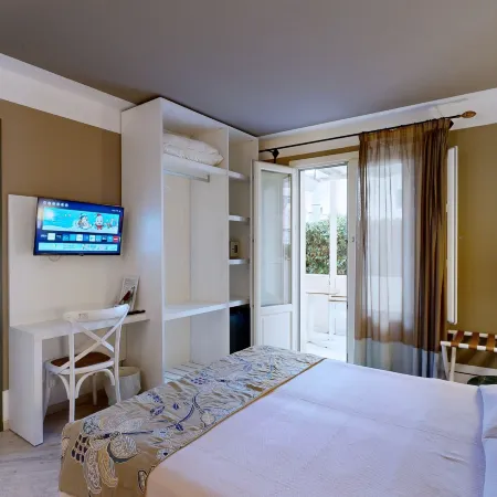 Aegusa Hotel