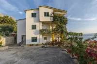 Apartments Jasna Hotels in Omiš