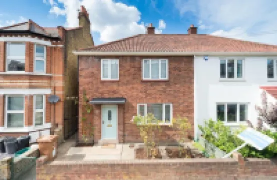 Tdm Bachelot Lettings Ltd Hotels in Mitcham