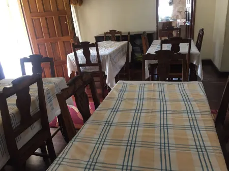 Roysam Lodge Отели в г. Simonga