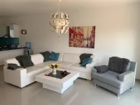 Highly comfortable family-friendly apartment in lovely area Hotels in Charkeia