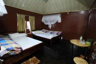 Green Hill Hostel & Tour