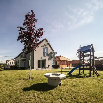 Szabolcs Apartments