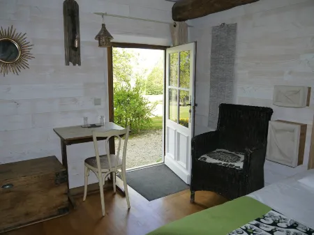 Chambres d'Hôtes - les Bujours Отели в г. Корм-Руайяль