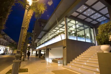 Palazzo Virgilio Отели рядом с достопримечательностью «Colonne Terminali della Via Appia»