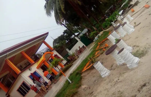 埃扎瓦海灘酒店