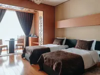 Bayil Breeze Hotel & Restaurant Hoteles cerca de Plaza de la Bandera Nacional
