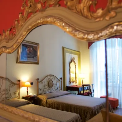 Hotel la Luna Hotels near Guinigi Tower