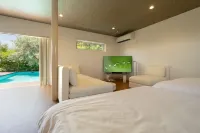 Casablanca Pool House Hotels in Камакура
