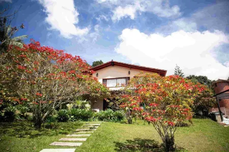 Autenthico Sajonia Hotel Aeropuerto Отели рядом с достопримечательностью «Mirador al Aeropuerto de Medellin MDE»