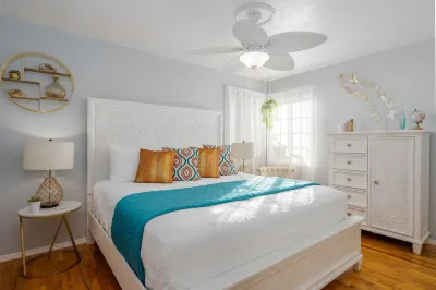 A Lakeside Retreat - The Birdhouse SD, Pool, Spa, Fire Pit, Game Room Hotels near Walmart Supercenter