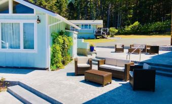 Seafoam Lodge