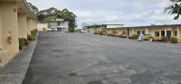 Blue Lake Motel - parking