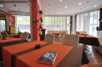 Mini Hotel - breakfast
