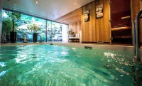 Hostellerie Le Petit Manoir - piscina