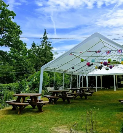 The Furze Bush Inn Отели в г. Ньюбери