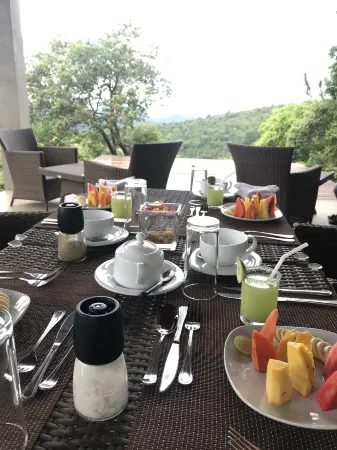 Treehouse Chalets - Luxury Getaway Within a Short Distance of Ella Отели рядом с достопримечательностью «Sivali Central College Playground»