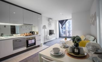 New Renovated & Cozy Apt Closes to Southern Cross