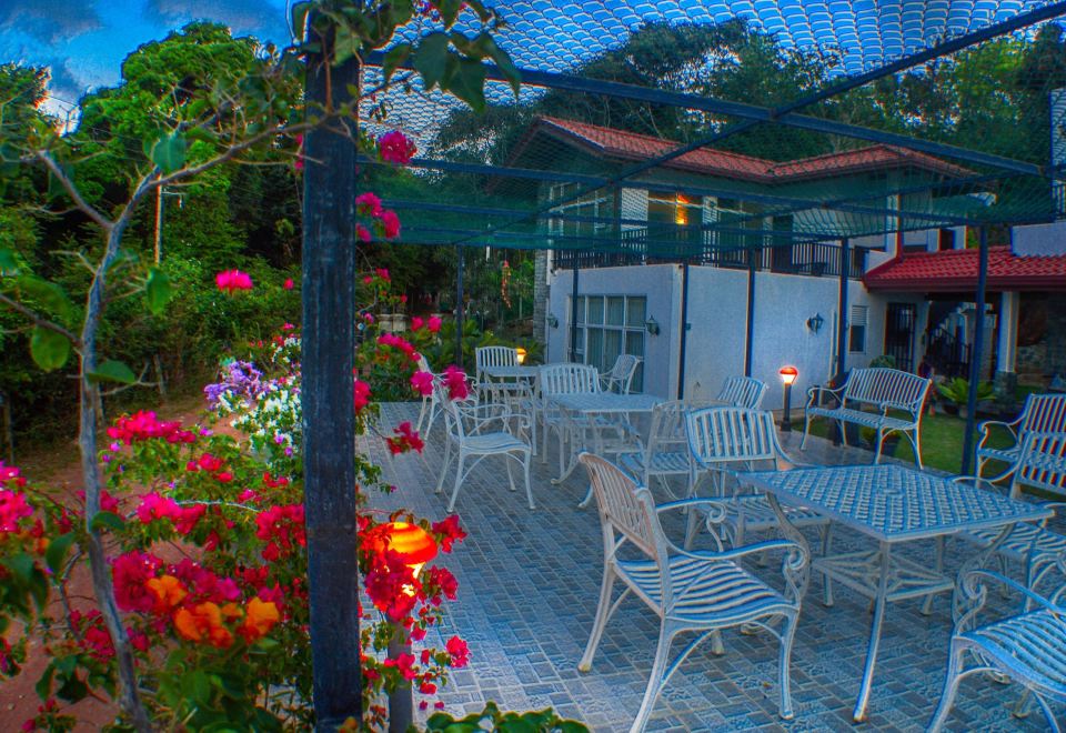 Hotel Villa Baywatch, Rumassala, Exterior, Garden