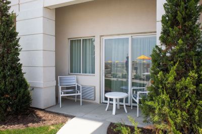 Standard Room, Multiple Beds, Balcony Cedar Point Hotel Breakers Photo
