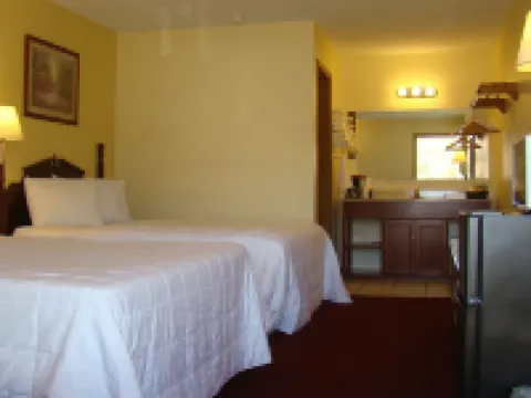 Honeysuckle Inn Hotels in Howell County