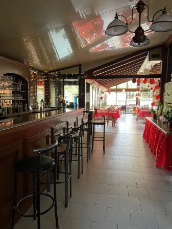 Hotel les Cigalons Отели рядом с достопримечательностью «Eglise Sainte-Rita de Marseille»