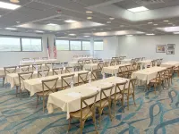 Crystal Coast Oceanfront Hotel - parking