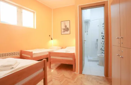Pigeon Square Rooms Отели рядом с достопримечательностью «Мэрия г. Сараево»