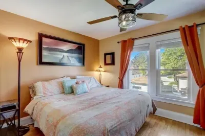 Enjoy Lakefront living with family!