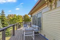 Lake View Condo - Walk to Saugatuck
