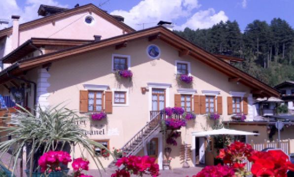 Hotel Garnì Salvanel - Housity