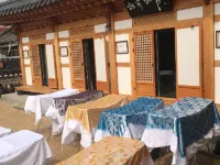 Hanok Hyeyum Hotels near Hakindang