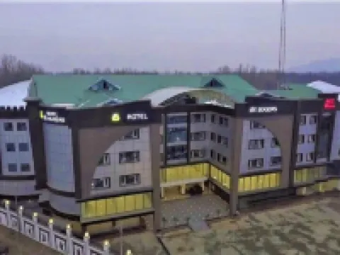Hotel Six Seasons Hotels in Budgam
