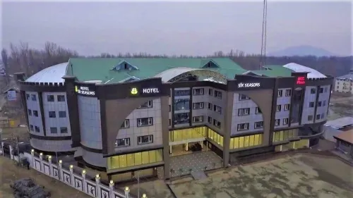 Hotel Six Seasons Hotels in Budgam