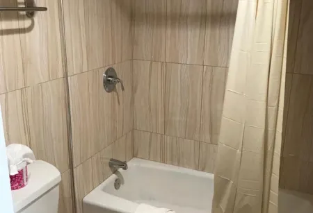 Driftwood Motel Отели рядом с достопримечательностью «Пойнт Висент Лайтхаус»