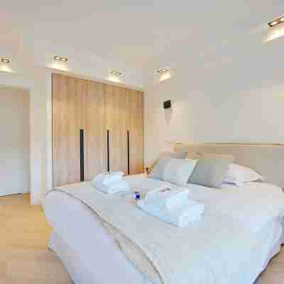 Charming apt with balcony - 2BR/4P - Suresnes Rooms