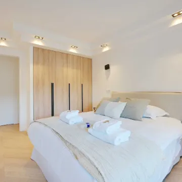 Charming apt with balcony - 2BR/4P - Suresnes