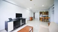 Homey 2Br with Extra Room at Taman Beverly Apartment