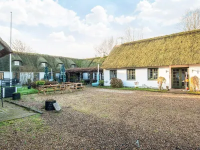 Hotel Fanobad Lavish Property Near Beach Hotels near Paelebjerg
