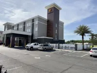La Quinta Inn & Suites by Wyndham Gonzales La - Bãi đậu xe