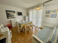 Flat 180 Metres from the Beach - Huoneistot