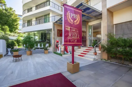 Ginevra Palace Hotel Hotel berhampiran Villa Mater Redemptoris Zarándokház