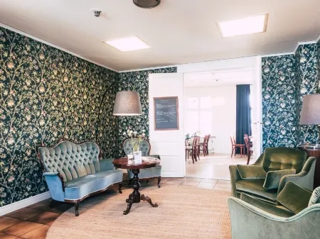 Kamvägen 7 Bed and Breakfast Отели в г. Шеллефтео