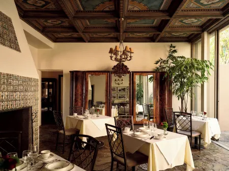 The Willows Palm Springs Отели рядом с достопримечательностью «Honeymoon Hideaway»