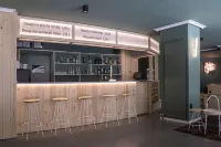 อัลดา โจลิโอ ฮากา - ที่มีบาร์