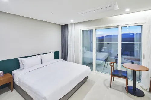 LE BLEU NAKSAN HOTEL