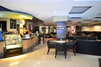 Mallberry Suites Business Hotel - breakfast